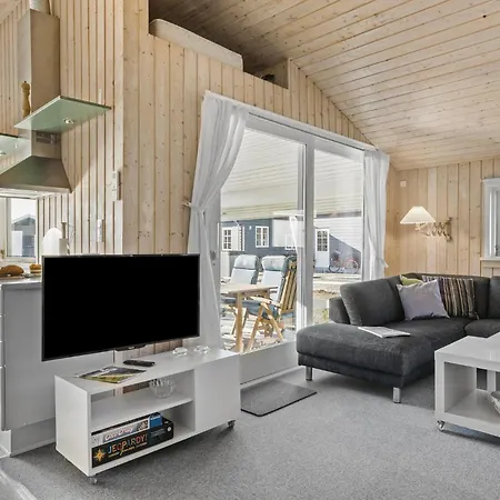 2 Bedroom Lovely In オテルプ